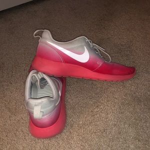 Ombré pink and white nike roshe
